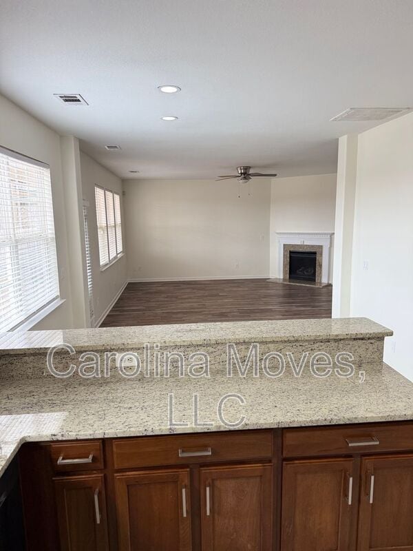 Building Photo - 223 Collingwood Ln