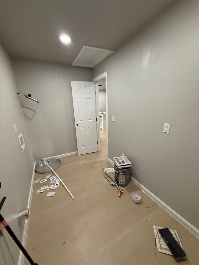 Building Photo - 917 Hillpoint Ln