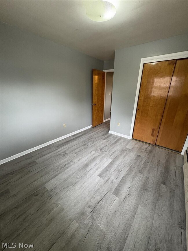 Building Photo - 3055 Hadley Ave