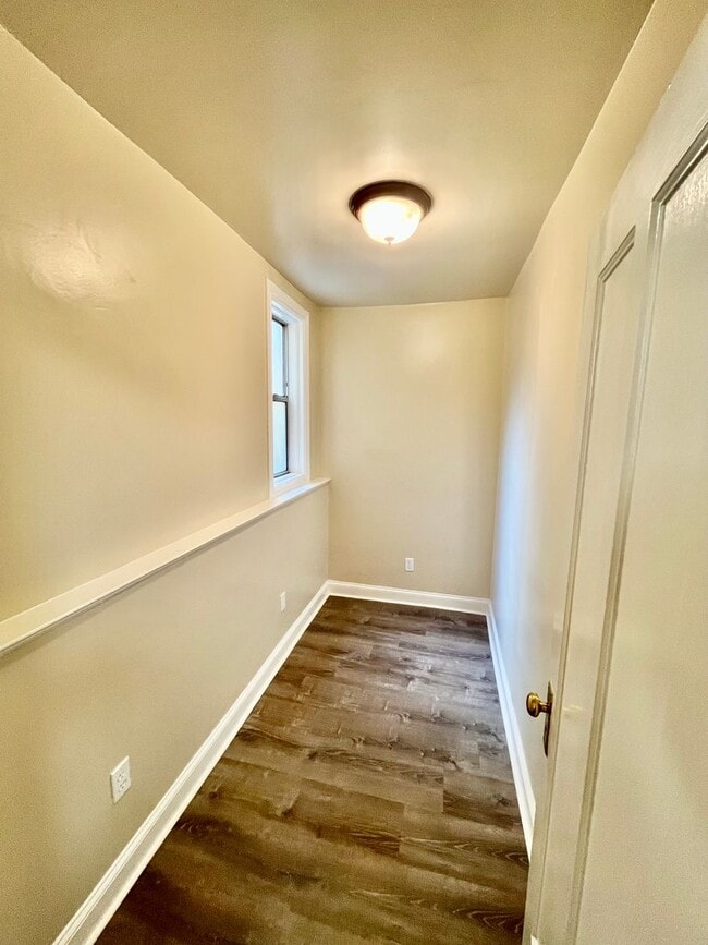 Building Photo - PM0206