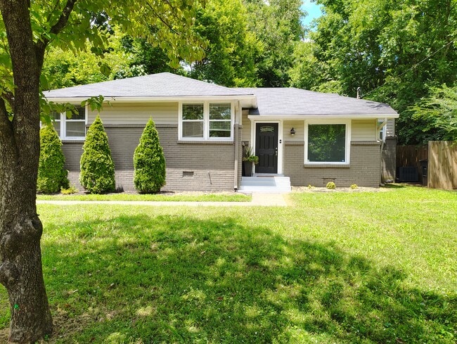 Building Photo - 3819 Inglewood Cir N