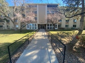 Building Photo - 2 Bedroom 1 Bath Condo in Heather Gardens