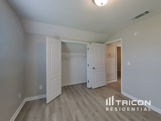 Building Photo - 1226 Bolton Dr