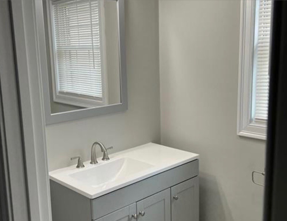 Building Photo - 25 Denison St