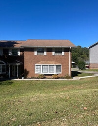 Building Photo - 115 Golfcrest Ln