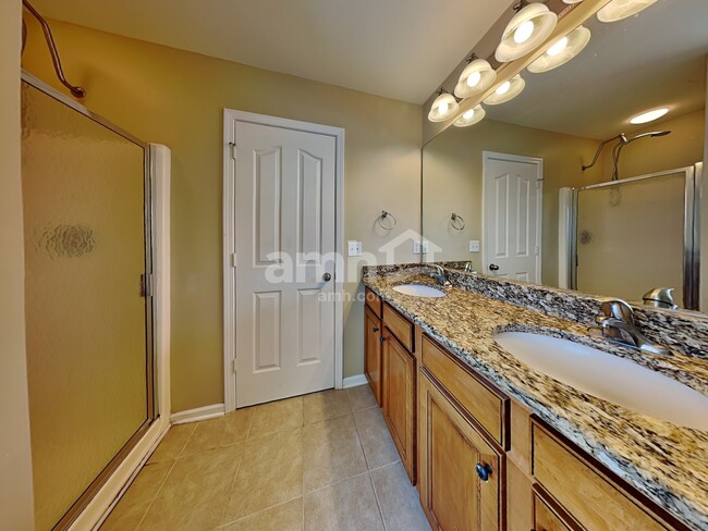 Building Photo - 11 Knoll Ridge Dr