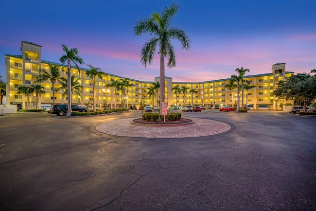 Building Photo - 8800 Bay Pines Blvd