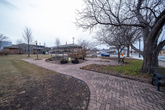 Building Photo - 128 2nd Ave W