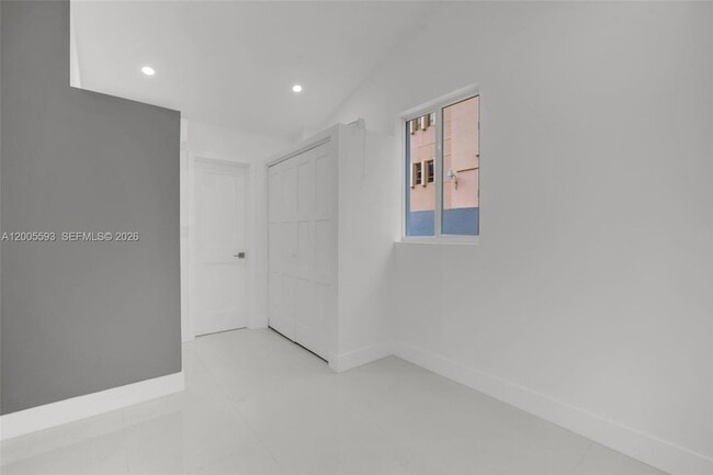 Building Photo - 4112 SW 9th Terrace