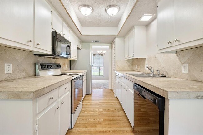 Building Photo - 5404 Salem Hill Dr