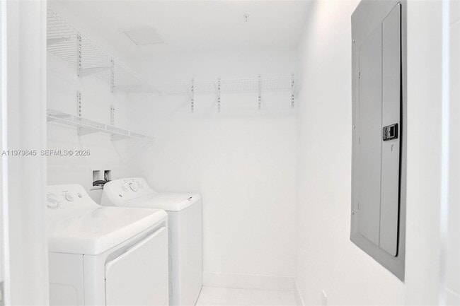 Building Photo - 301 Altara Ave