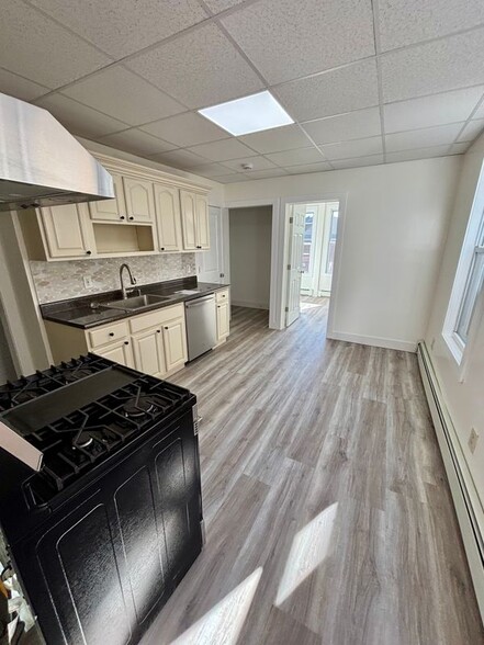 Building Photo - 7 Franklin Ave