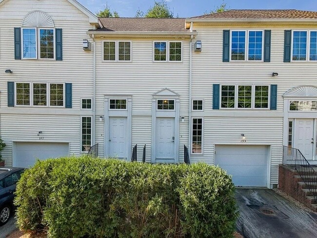 Building Photo - 195 Captain Eames Cir