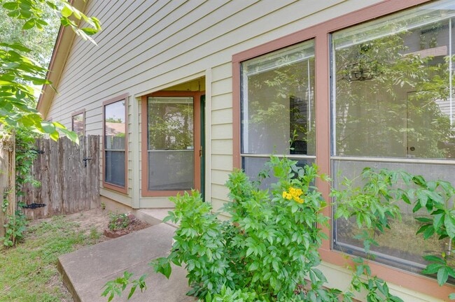 Building Photo - 13341 Water Oak Ln