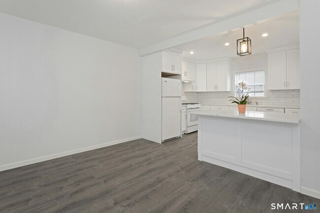 Building Photo - 377 Hope St