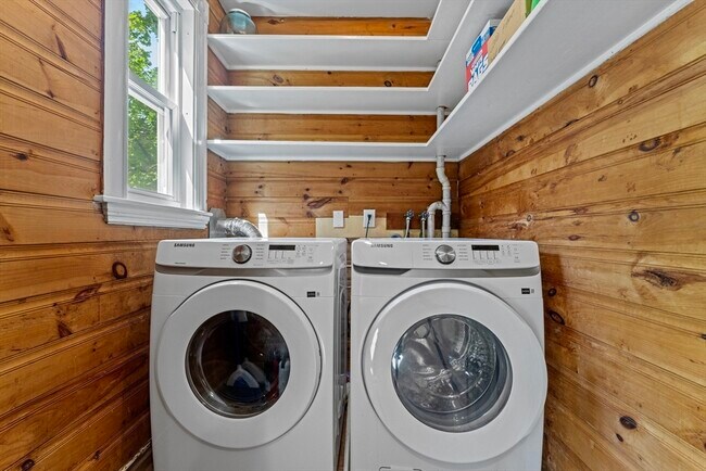 Building Photo - 762 Columbia Rd