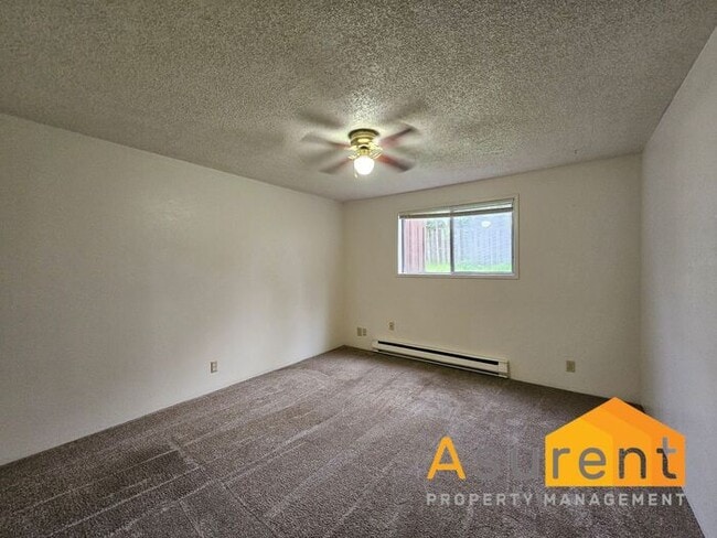 Building Photo - MOVE IN SPECIAL: $500 OFF on First Full Months Rent! Charming 4-Plex 2 Bedroom 1 Bathroom Unit Av...