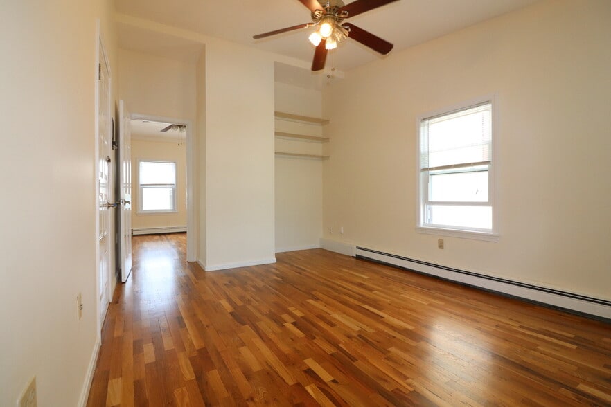 Building Photo - 13 Vinton St