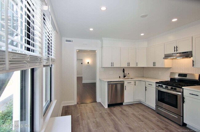 Building Photo - 24 Comly Ave