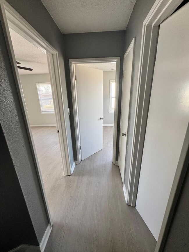 Building Photo - Section 8 Welcome 2 bed 1 bath duplex