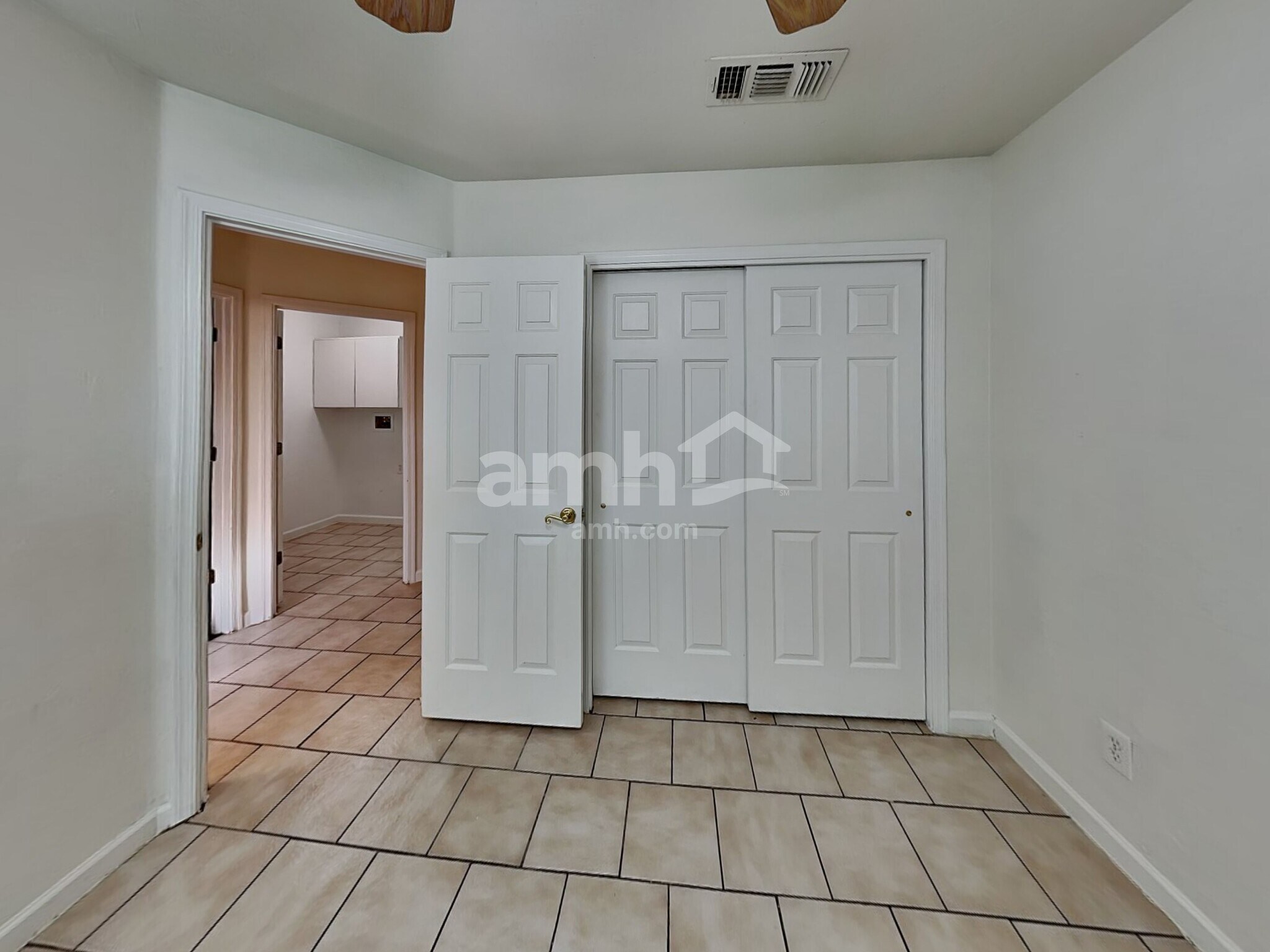 Building Photo - 7659 S Meadow Spring Way