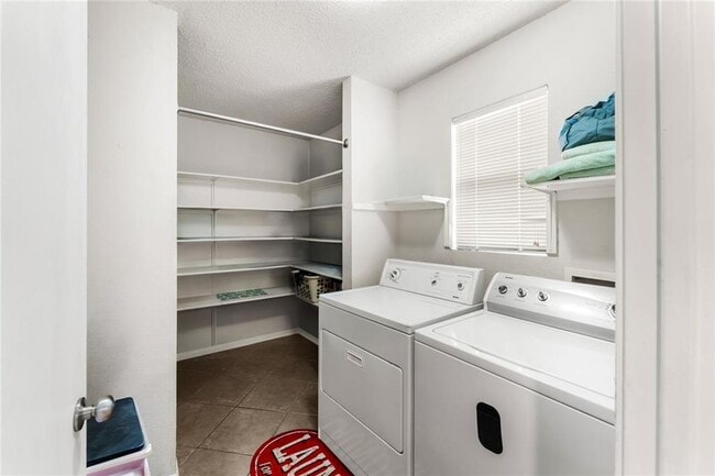 Building Photo - 1708 Jerusalem Dr