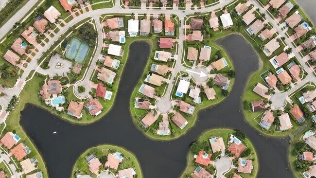 Building Photo - 10792 Queen Palm Ct