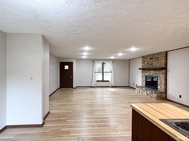 Building Photo - 1633 Greenfield Ct