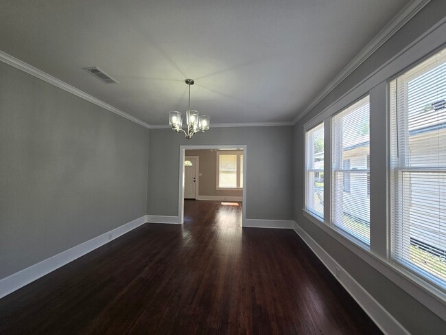 Building Photo - 328 Robinson Pl