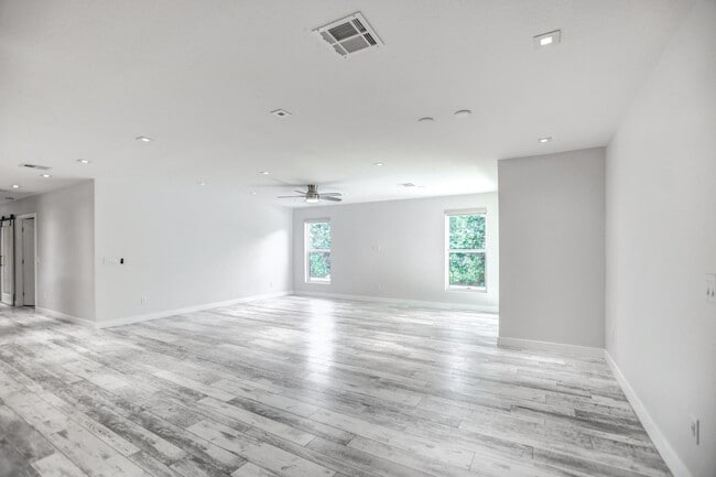 Building Photo - 6929 E Mariposa Dr