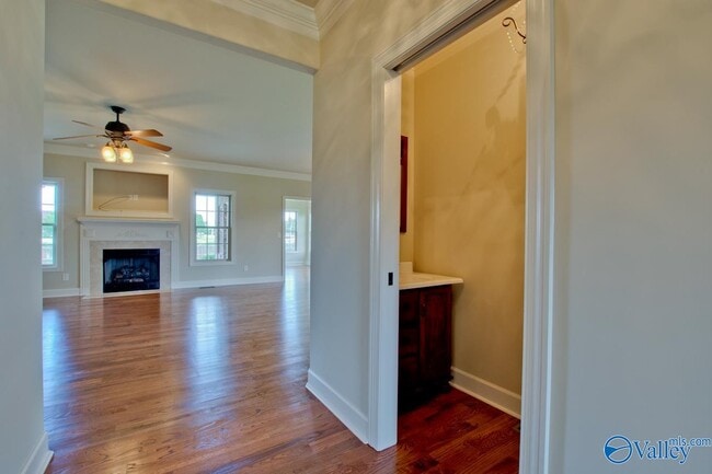 Building Photo - 4905 Saddle Ridge Dr SE