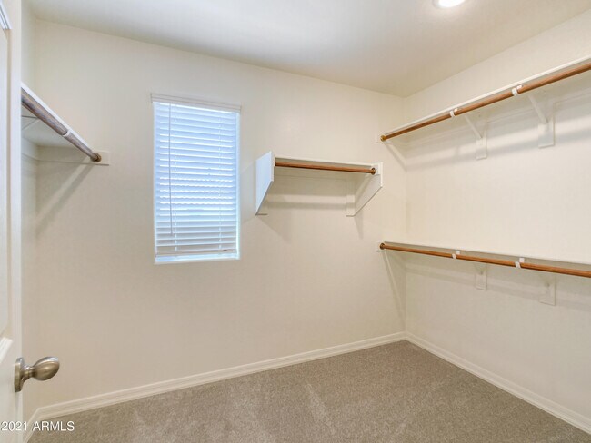 Building Photo - 8847 Fleetwood Ln