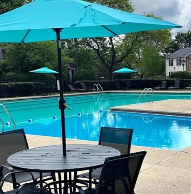 Building Photo - $2,100 Chapel Hill Condo for Rent