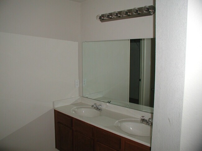 Building Photo - Charming 3 Bedroom 2 Bath In Keller ISD Move in Special! 1 month FREE!