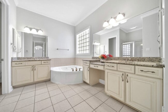 Building Photo - 6523 Monrovia Ln
