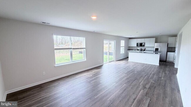 Building Photo - 107 Dinges St