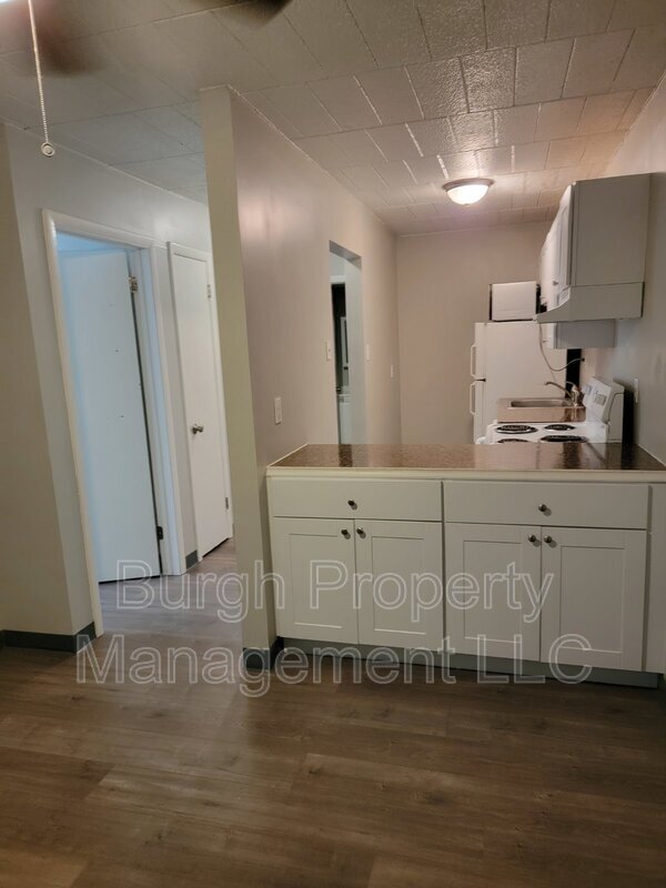 Building Photo - 634 Southcrest Dr