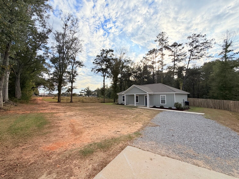 Building Photo - 202 Ridge Ln