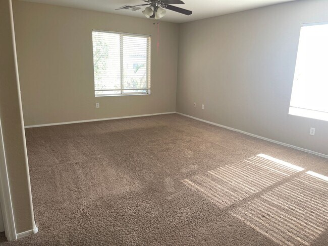 Building Photo - San Tan Valley, 4 bed, 3 bath, huge loft, 2300 sqft