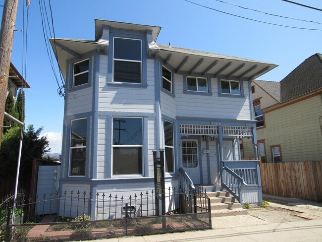 Primary Photo - 126A &amp; 126B Marchant St - Duplex