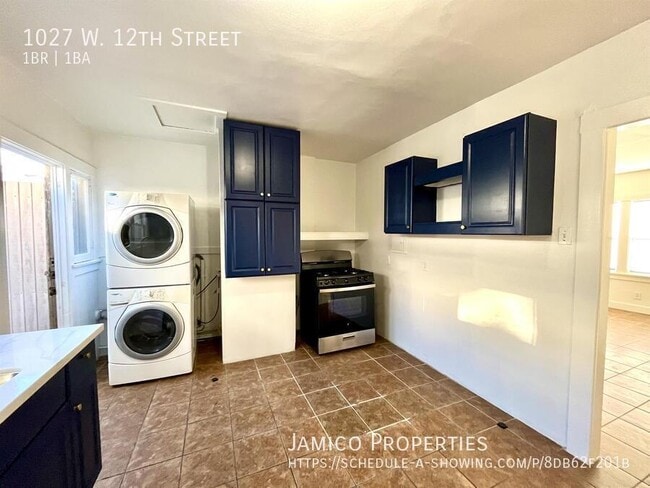 Building Photo - 1027 W 12th St