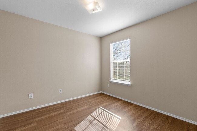Building Photo - Charming 3-Bedroom Home in Villages of Woo...