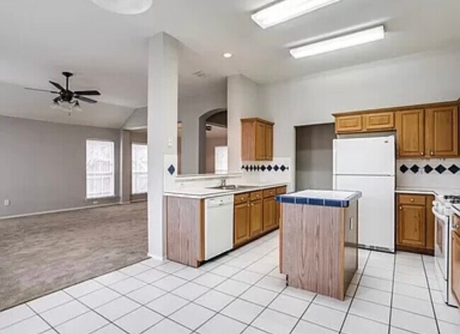 Building Photo - 8401 Greenfield Dr