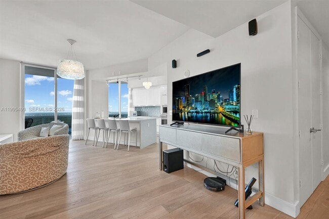 Building Photo - 15901 Collins Ave