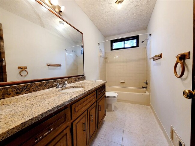 Building Photo - 3441 Rocky Springs Ct NE