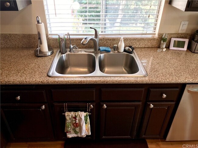 Building Photo - 1250 S Neveen Ln