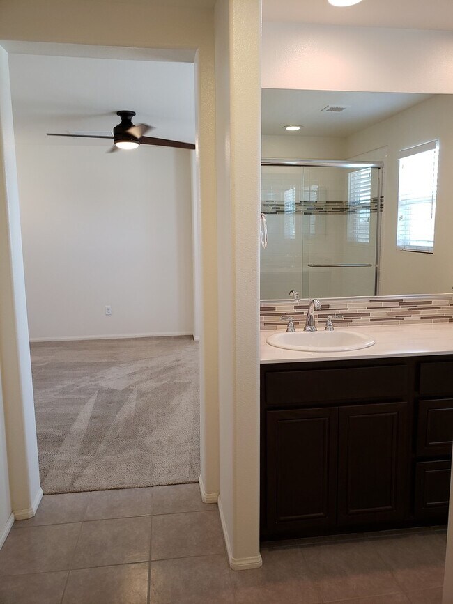 Building Photo - Riverpark 3+3 Single Family Home $4200