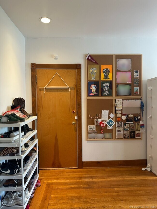 Building Photo - 623 Whitney Ave