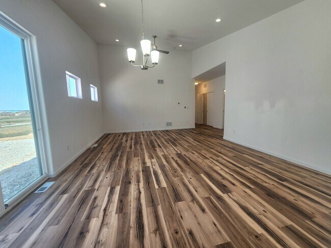 Building Photo - 673 E Laporte Dr