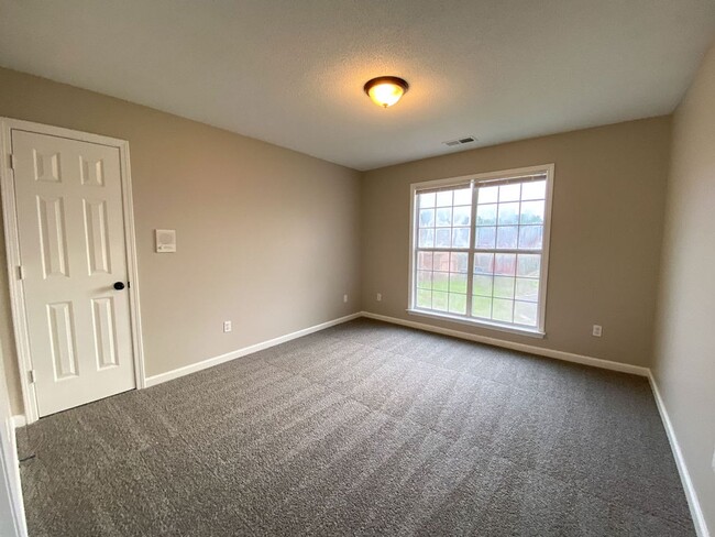 Building Photo - 5 Bedrooms with Bonus, 4 Bath Near Riverda...